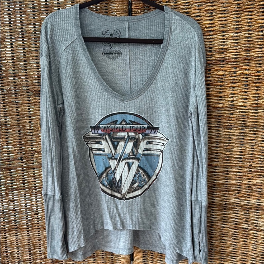 Trunk Ltd Gray Graphic Long Sleeve Tee